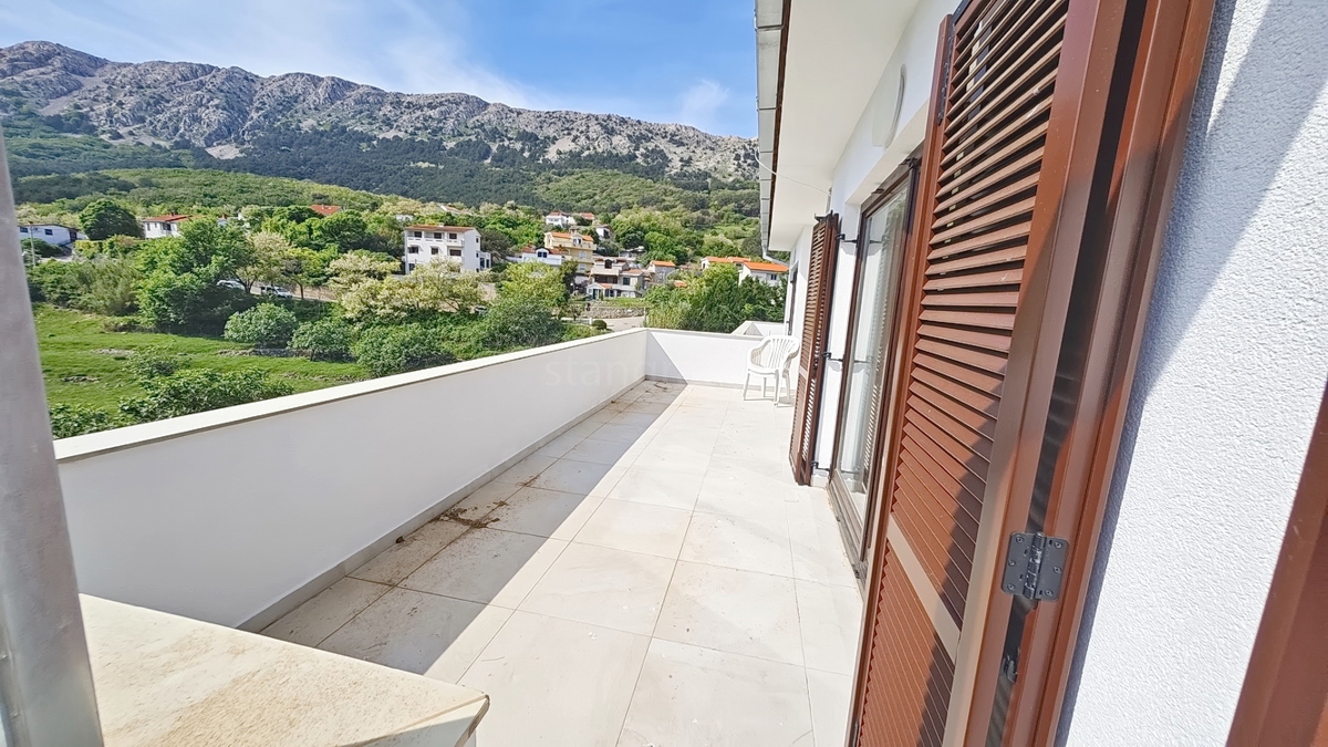 Baška, trisobno stanovanje v 1. nadstropju, mirna lokacija!