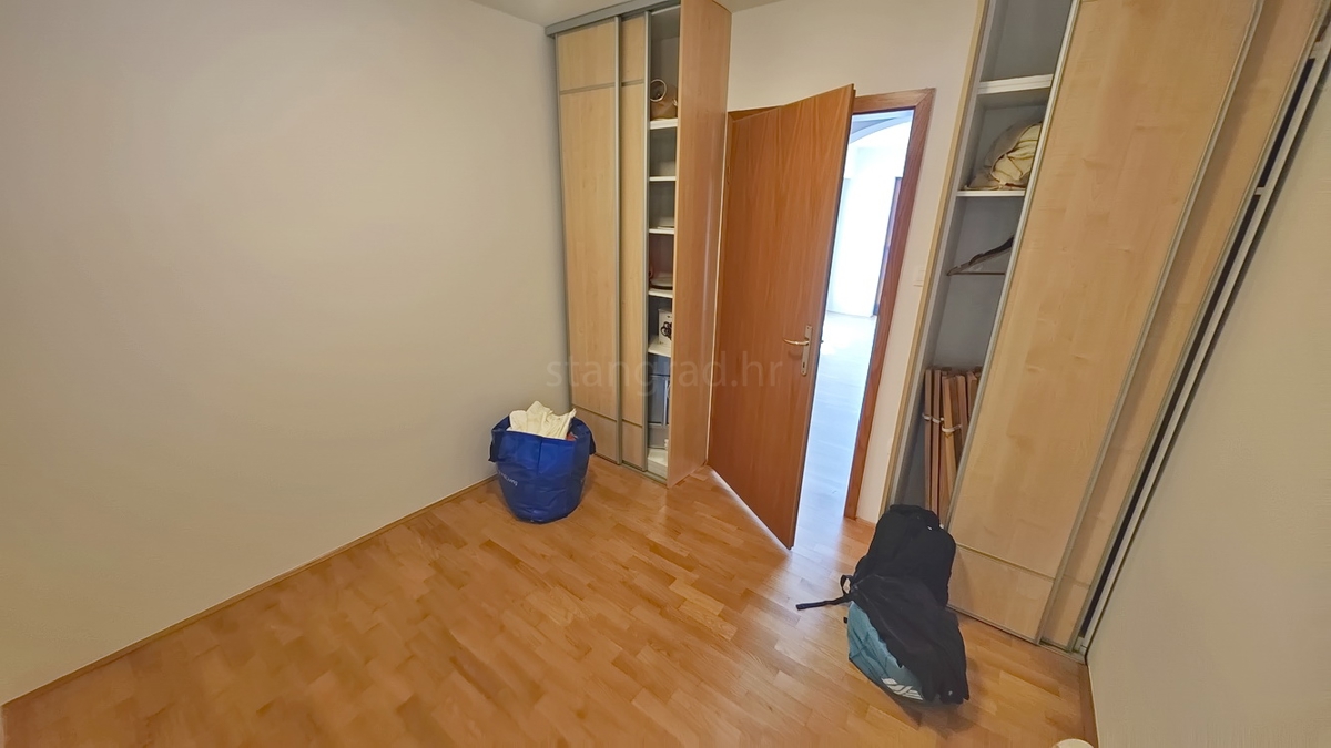Baška, trisobno stanovanje v 1. nadstropju, mirna lokacija!