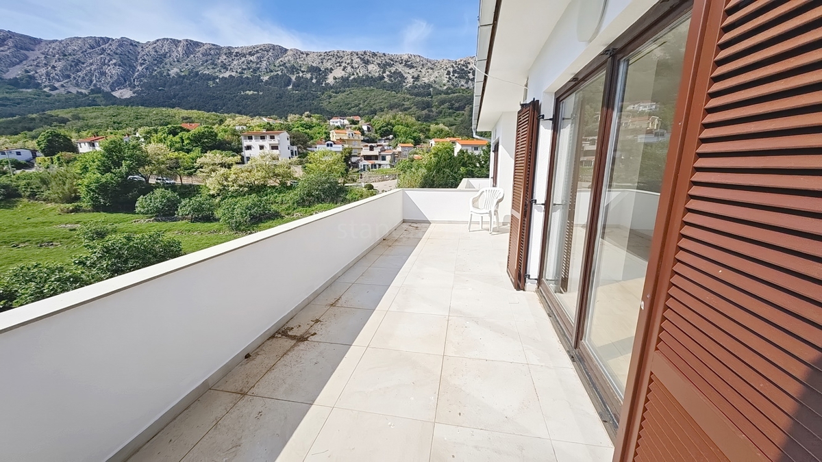Baška, trisobno stanovanje v 1. nadstropju, mirna lokacija!