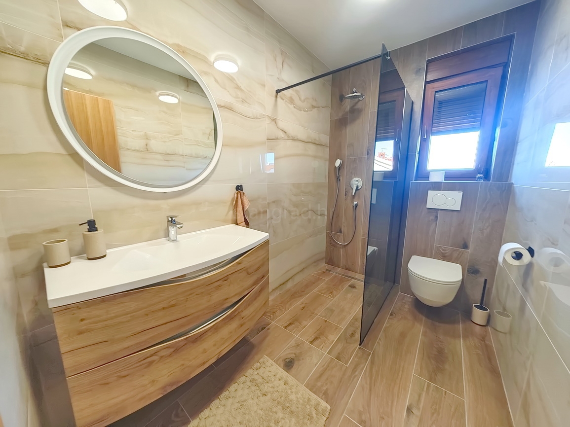 Malinska, moderna vila z bazenom na mirni lokaciji!