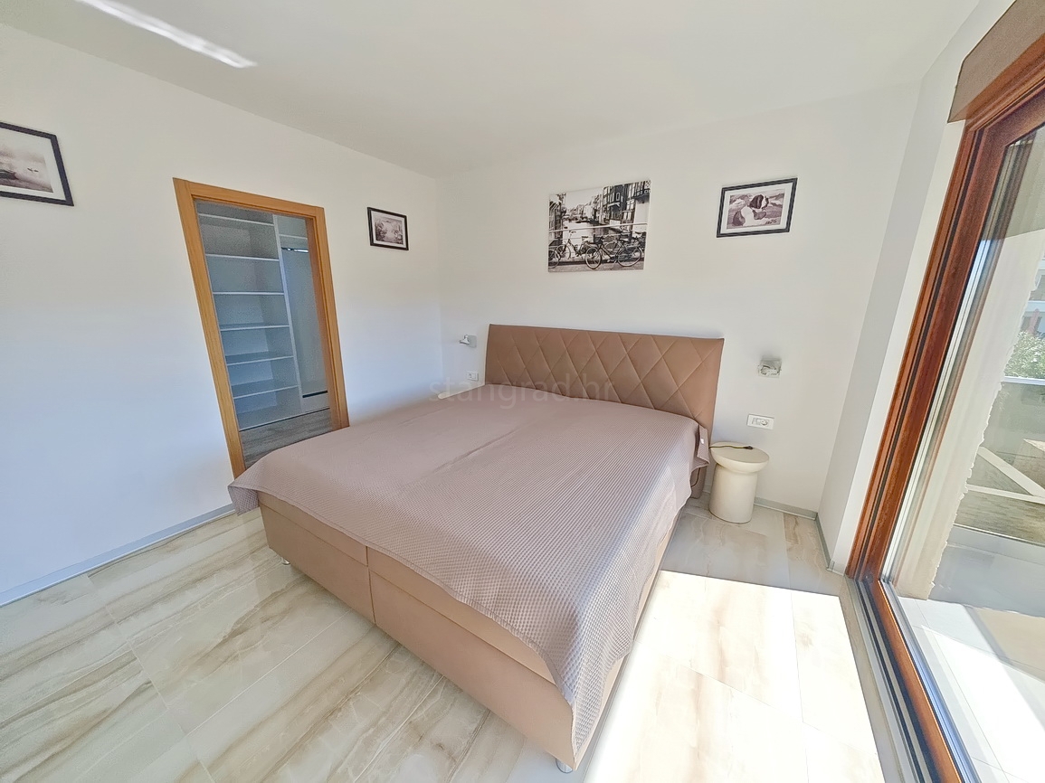 Malinska, moderna vila z bazenom na mirni lokaciji!