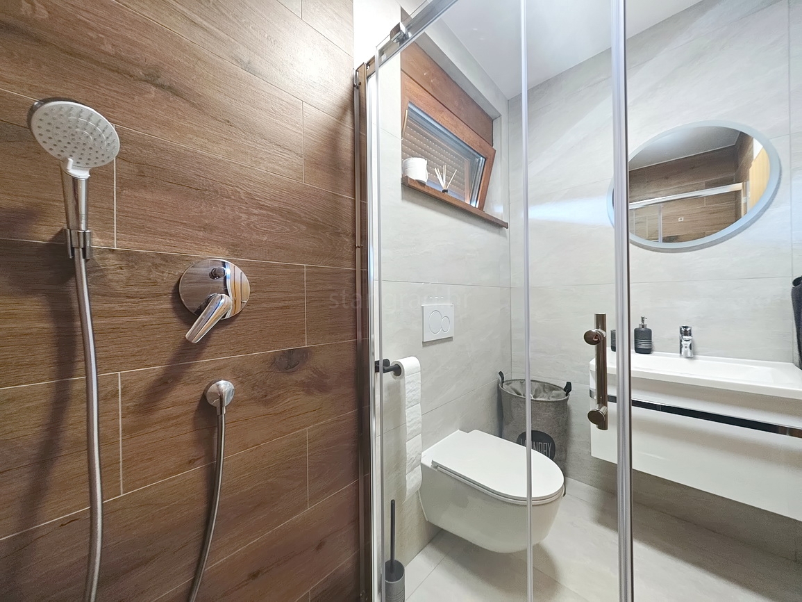 Malinska, moderna vila z bazenom na mirni lokaciji!