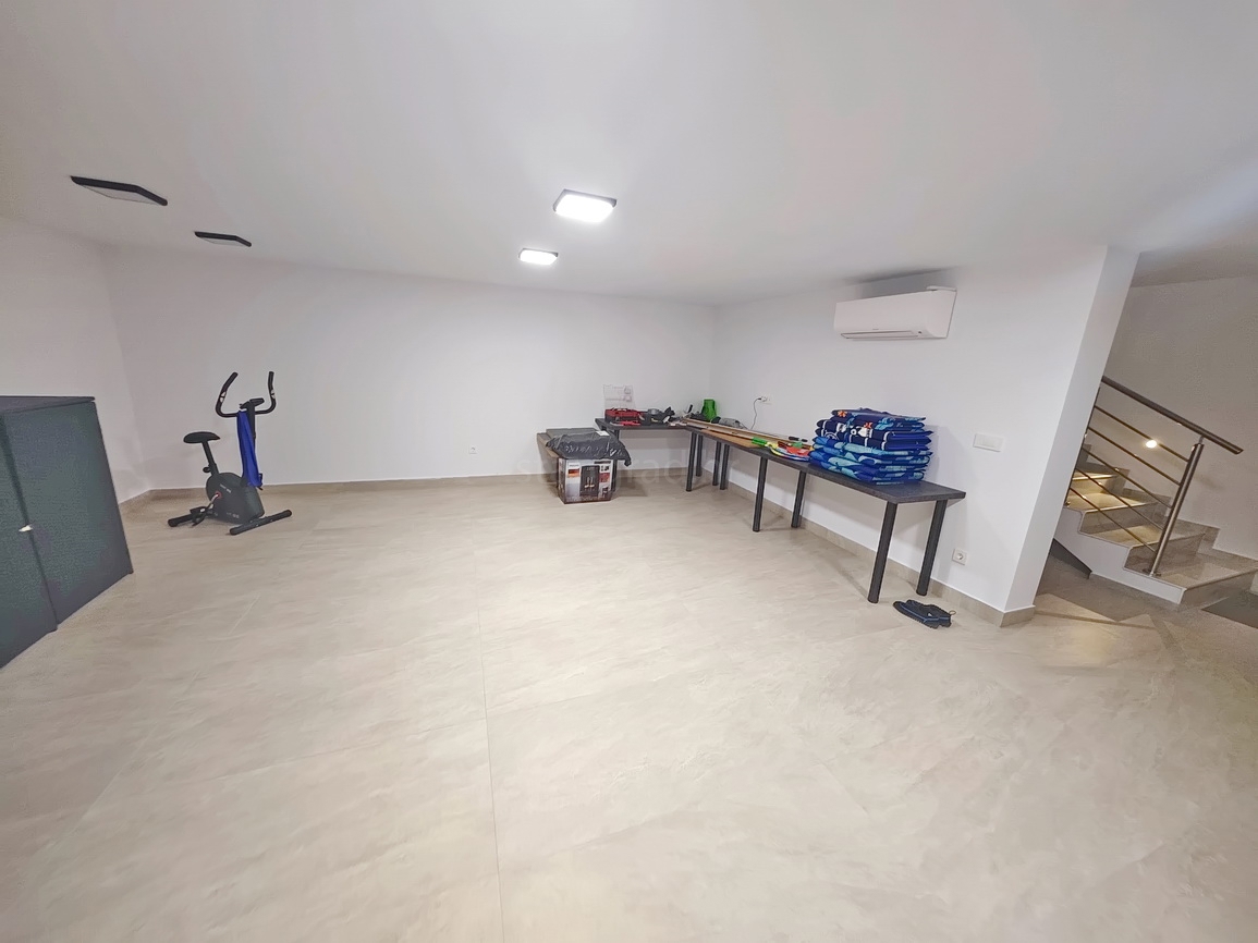 Malinska, moderna vila z bazenom na mirni lokaciji!