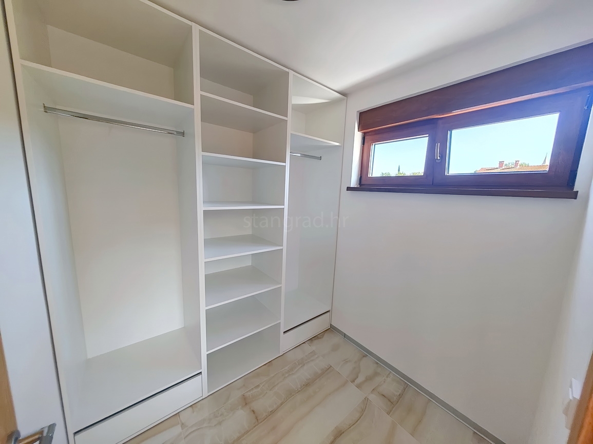 Malinska, moderna vila z bazenom na mirni lokaciji!