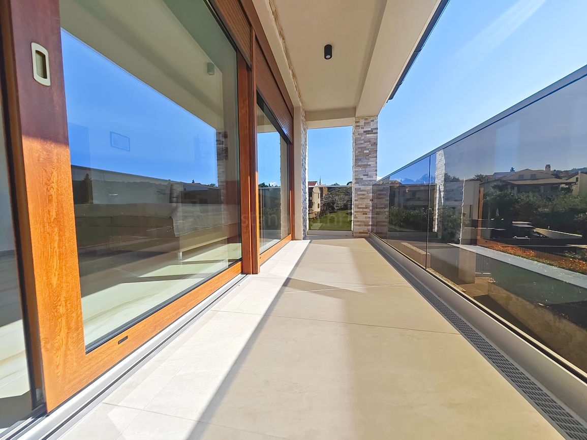 Malinska, moderna vila z bazenom na mirni lokaciji!