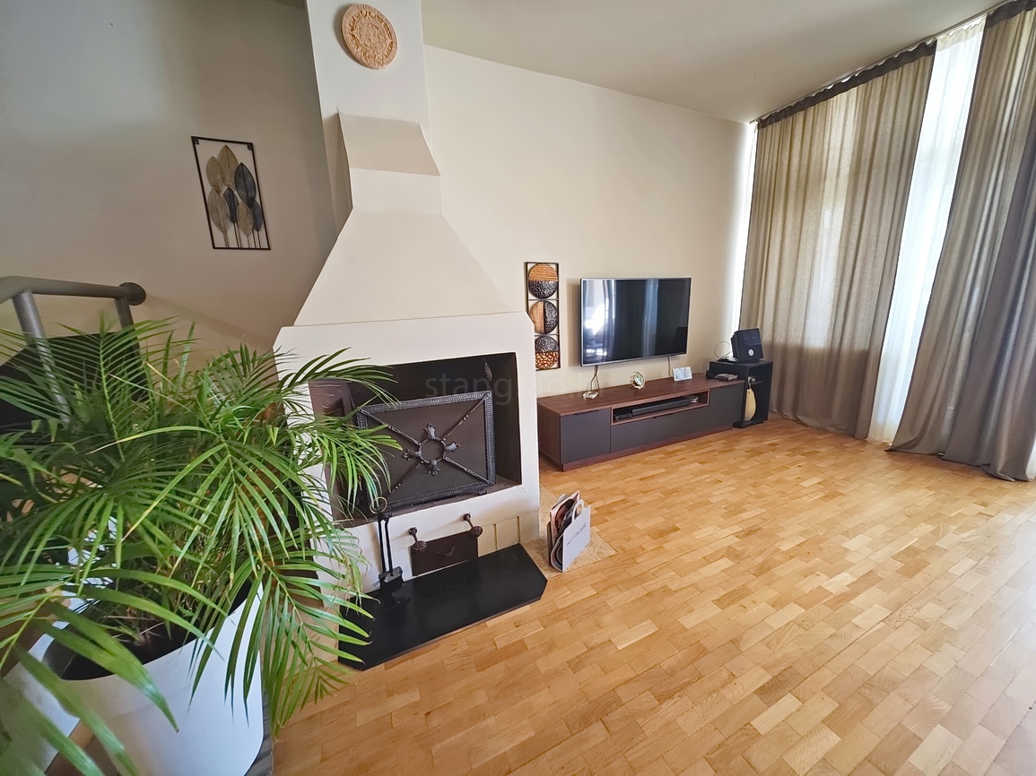 Njivice, enonadstropna hiša na odlični lokaciji v bližini morja!