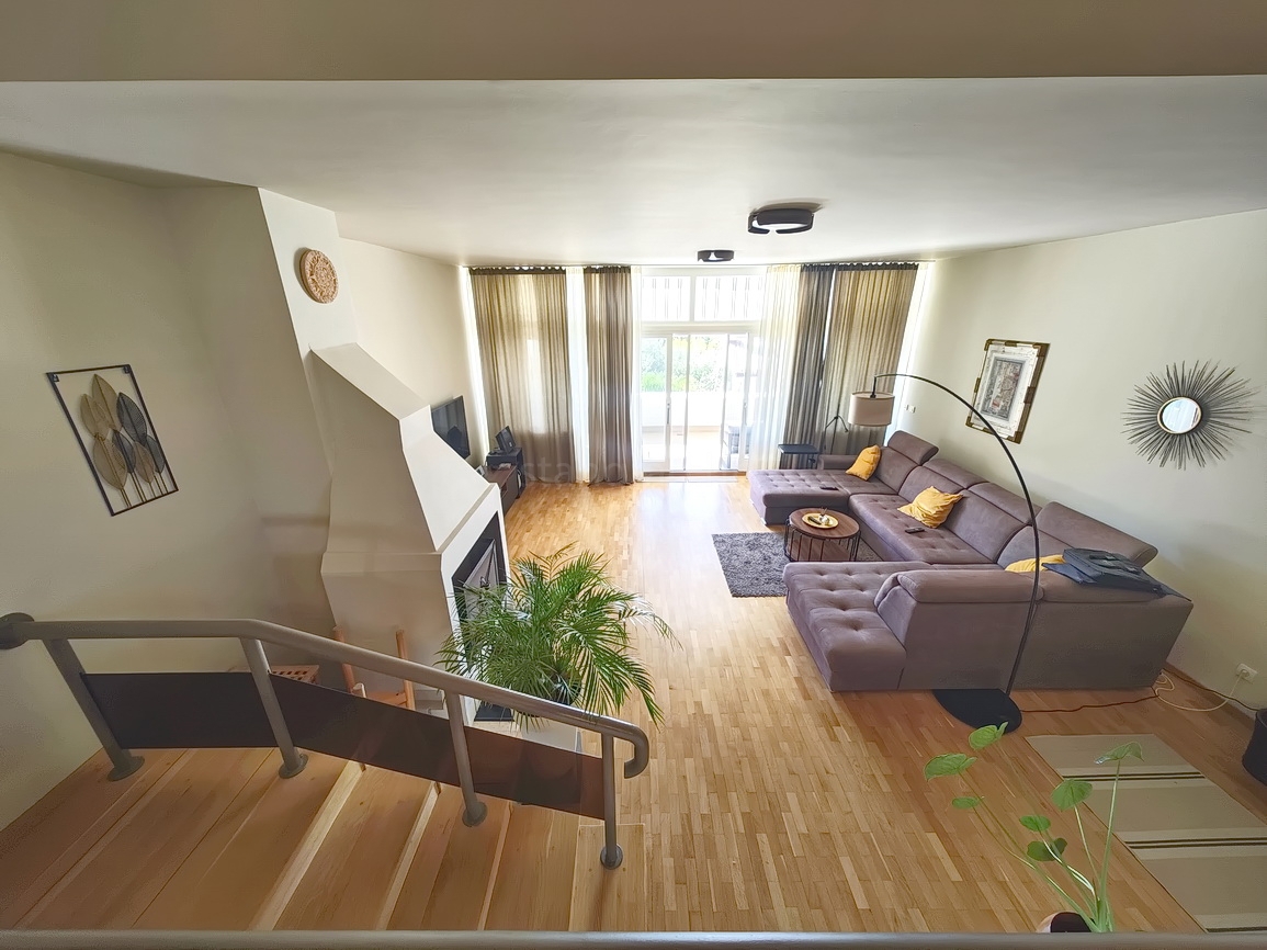 Njivice, enonadstropna hiša na odlični lokaciji v bližini morja!