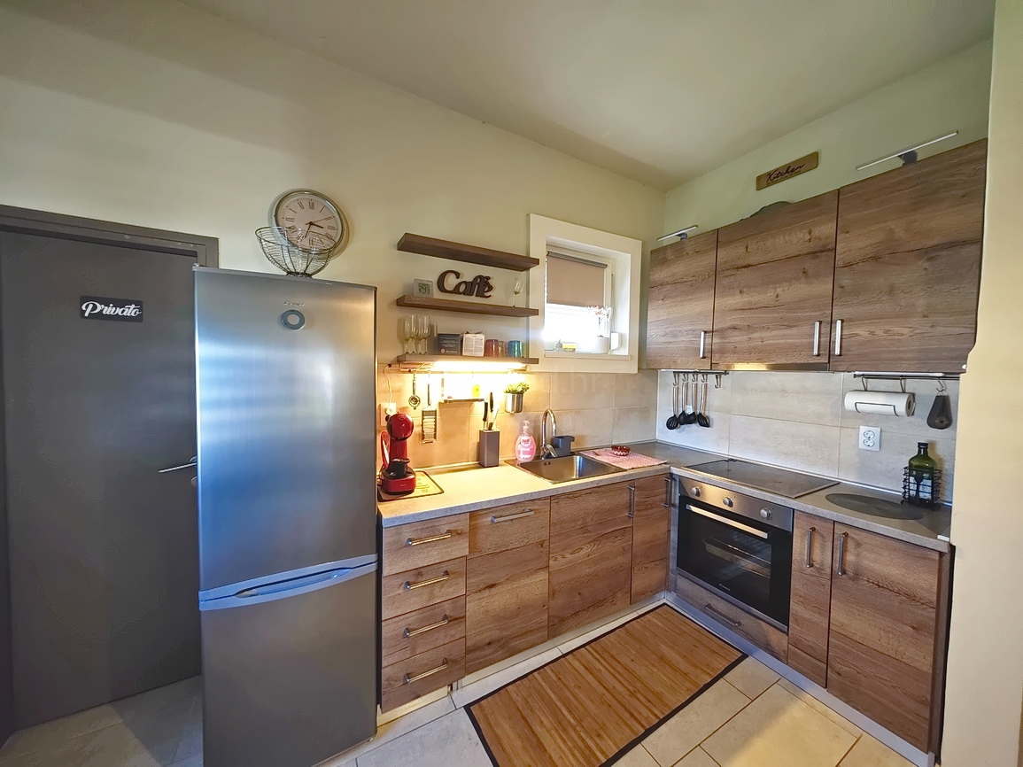 Njivice, enonadstropna hiša na odlični lokaciji v bližini morja!