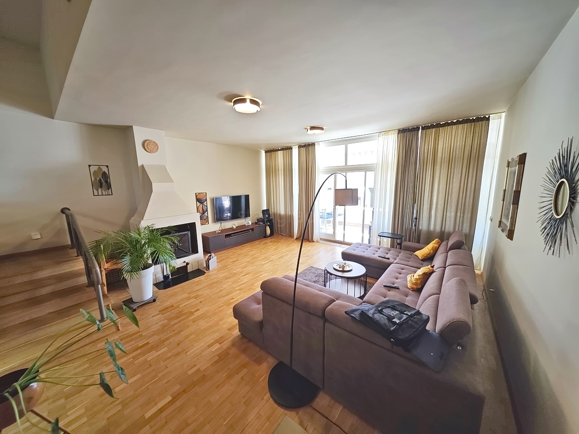 Njivice, enonadstropna hiša na odlični lokaciji v bližini morja!