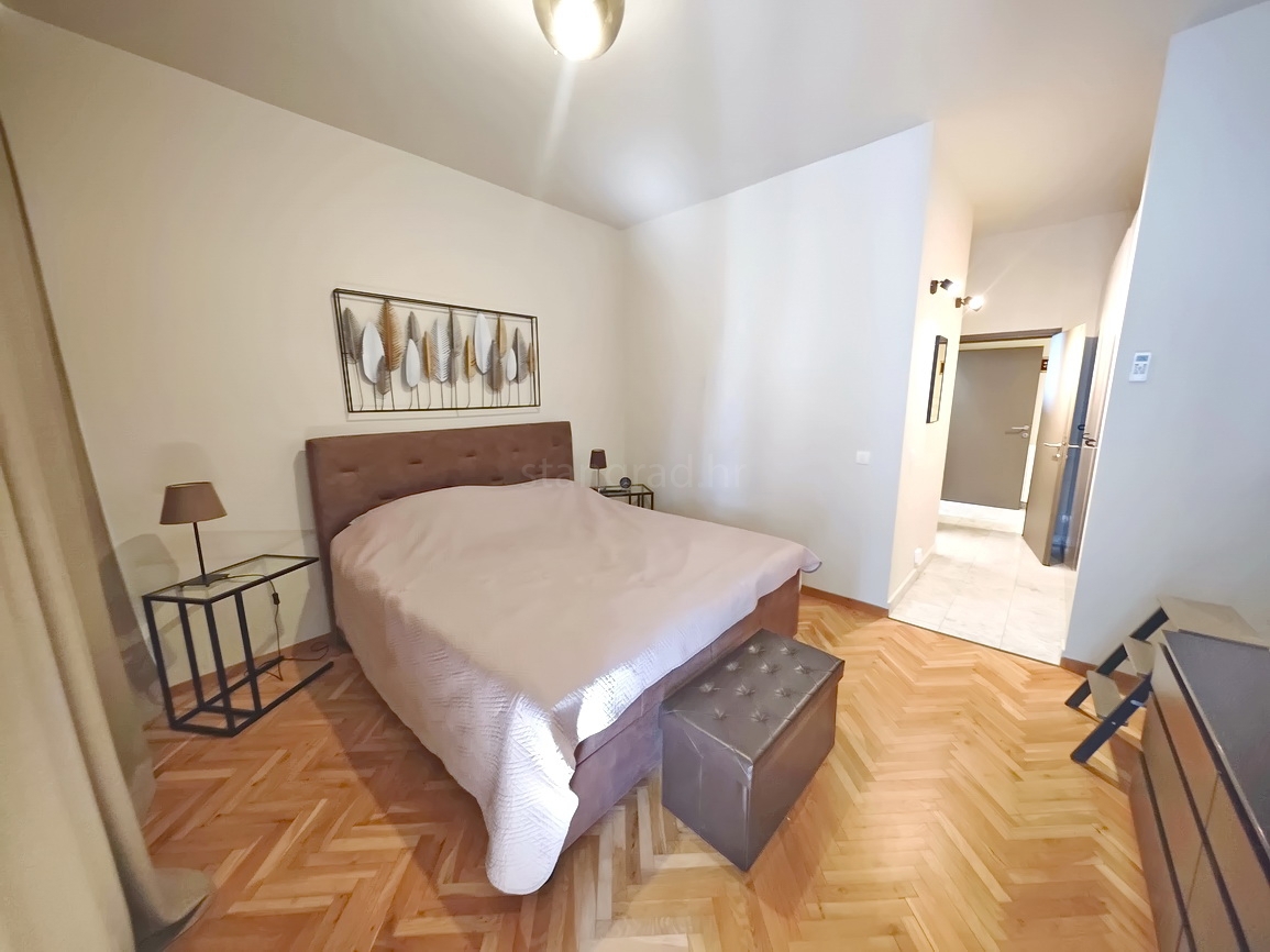 Njivice, enonadstropna hiša na odlični lokaciji v bližini morja!