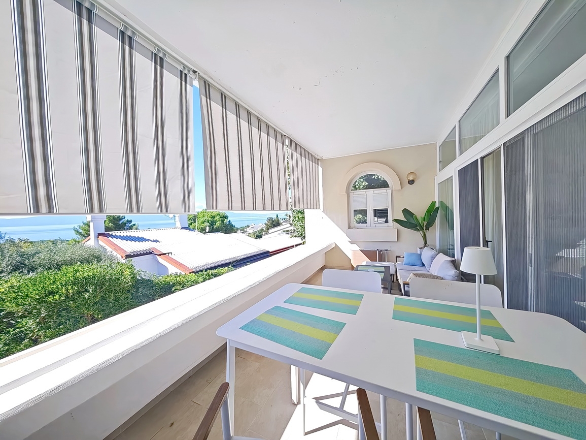 Njivice, enonadstropna hiša na odlični lokaciji v bližini morja!