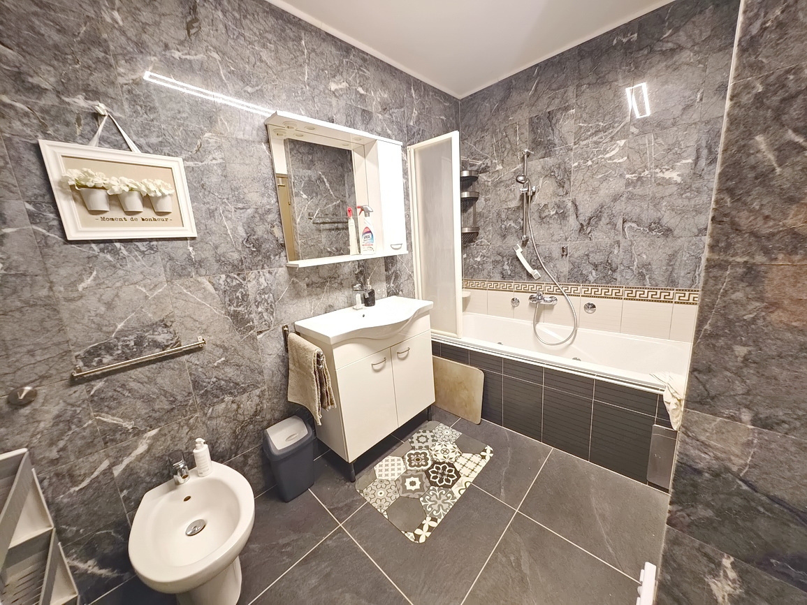 Njivice, enonadstropna hiša na odlični lokaciji v bližini morja!