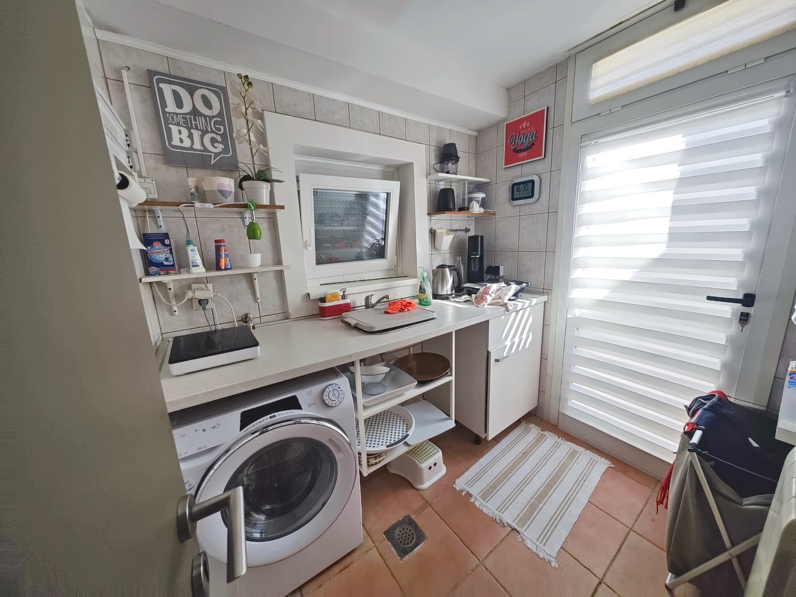 Njivice, enonadstropna hiša na odlični lokaciji v bližini morja!