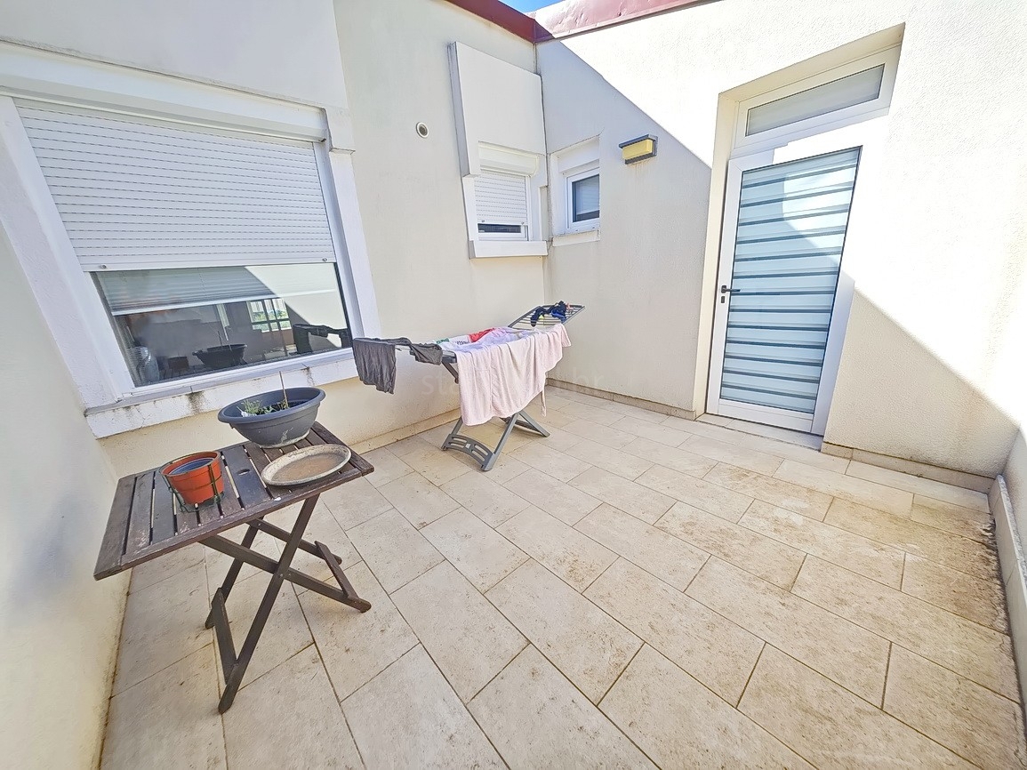 Njivice, enonadstropna hiša na odlični lokaciji v bližini morja!