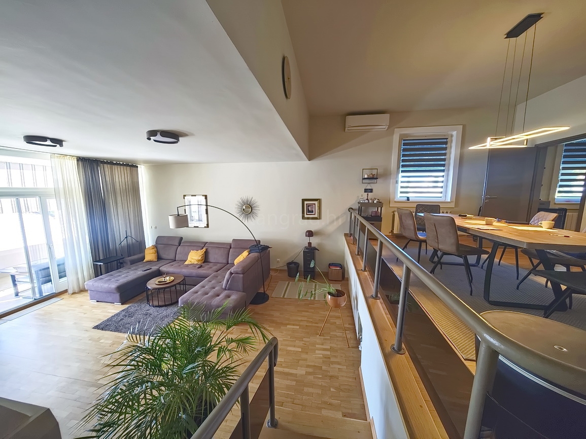 Njivice, enonadstropna hiša na odlični lokaciji v bližini morja!