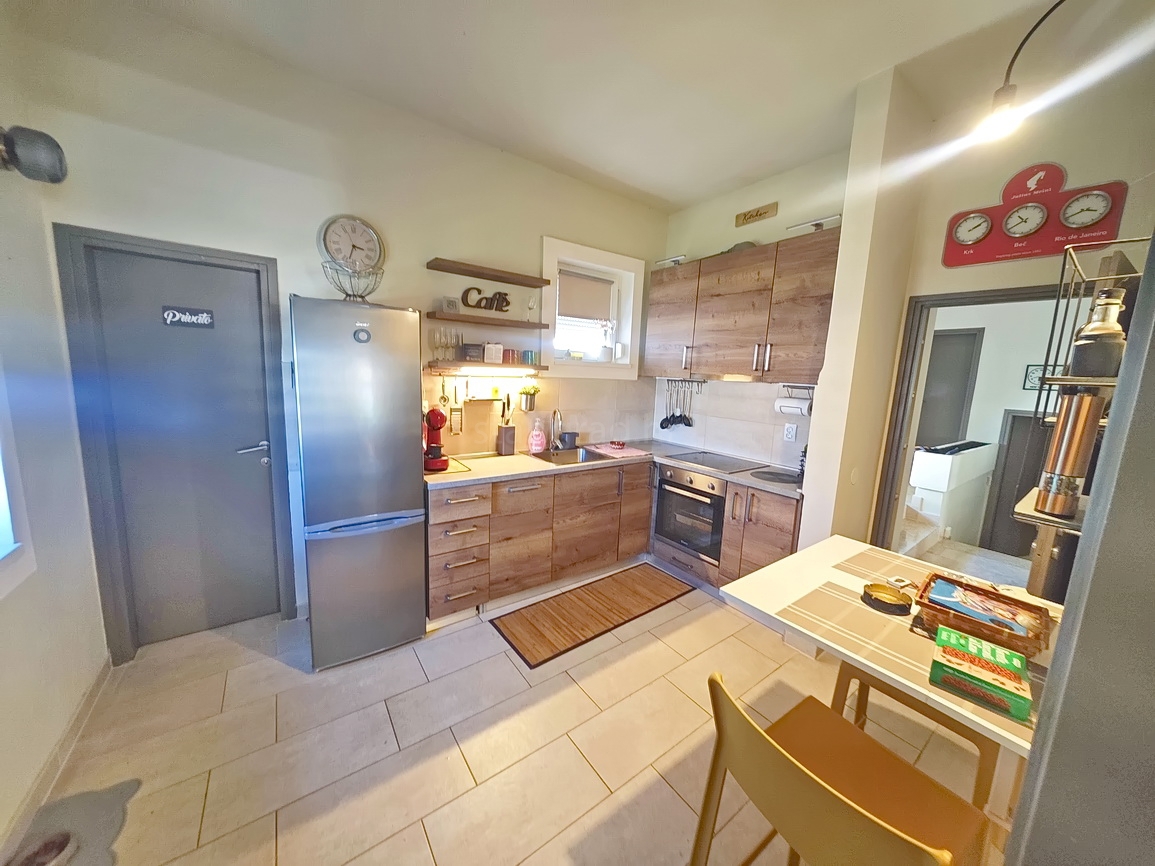 Njivice, enonadstropna hiša na odlični lokaciji v bližini morja!