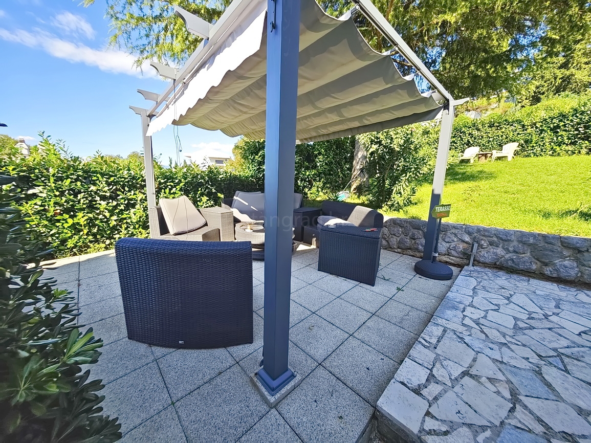 Njivice, enonadstropna hiša na odlični lokaciji v bližini morja!