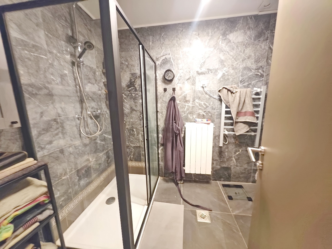 Njivice, enonadstropna hiša na odlični lokaciji v bližini morja!