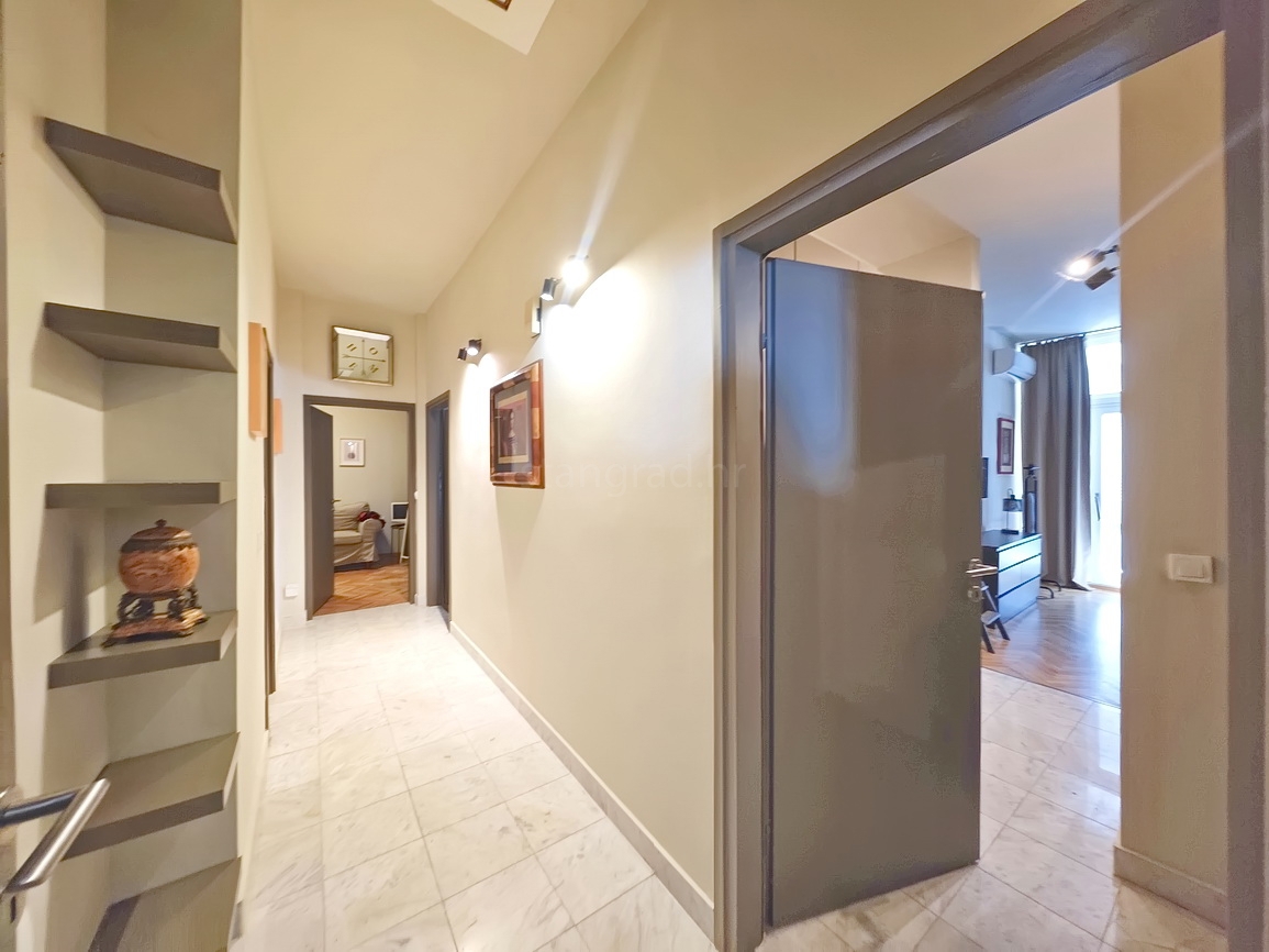 Njivice, enonadstropna hiša na odlični lokaciji v bližini morja!