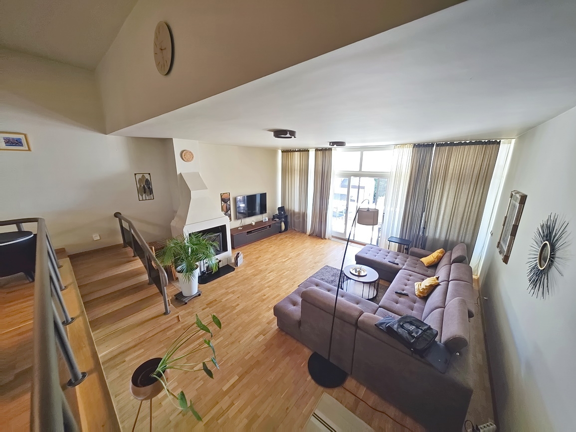 Njivice, enonadstropna hiša na odlični lokaciji v bližini morja!