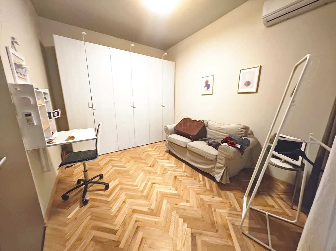 Njivice, enonadstropna hiša na odlični lokaciji v bližini morja!