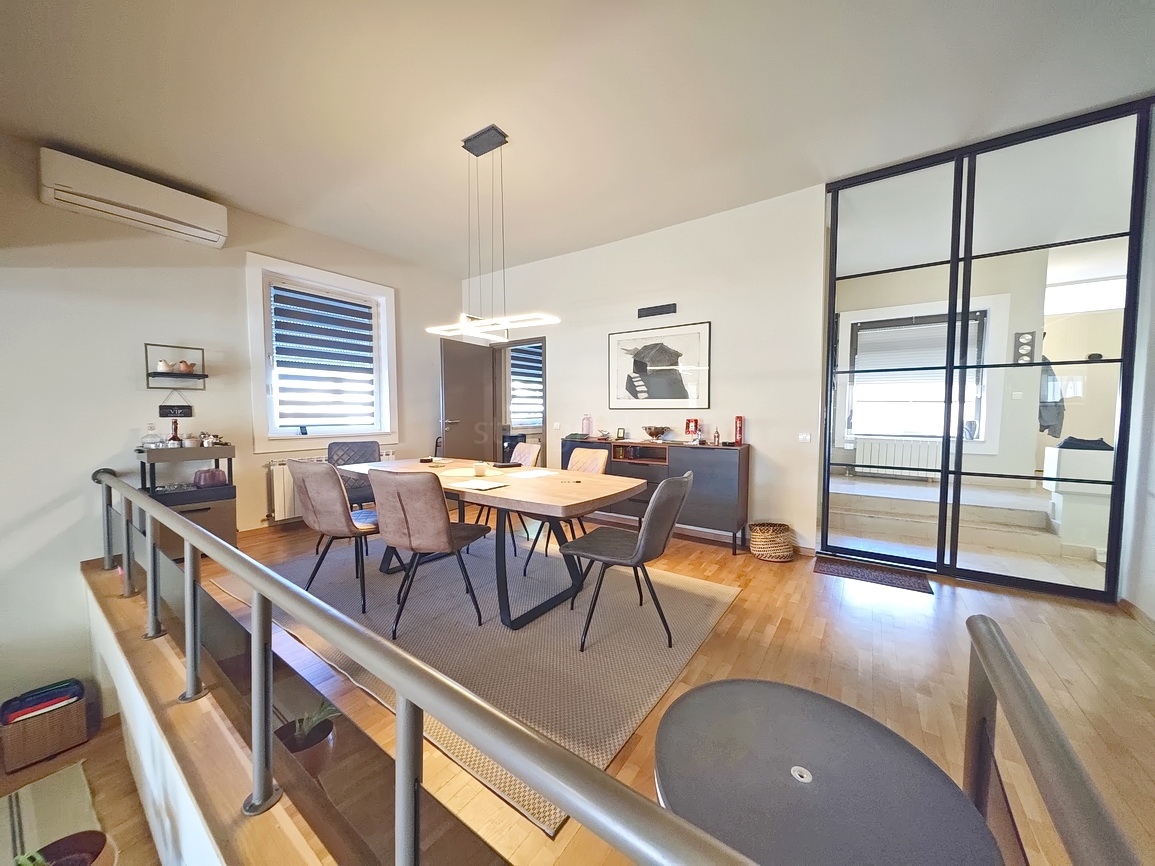 Njivice, enonadstropna hiša na odlični lokaciji v bližini morja!