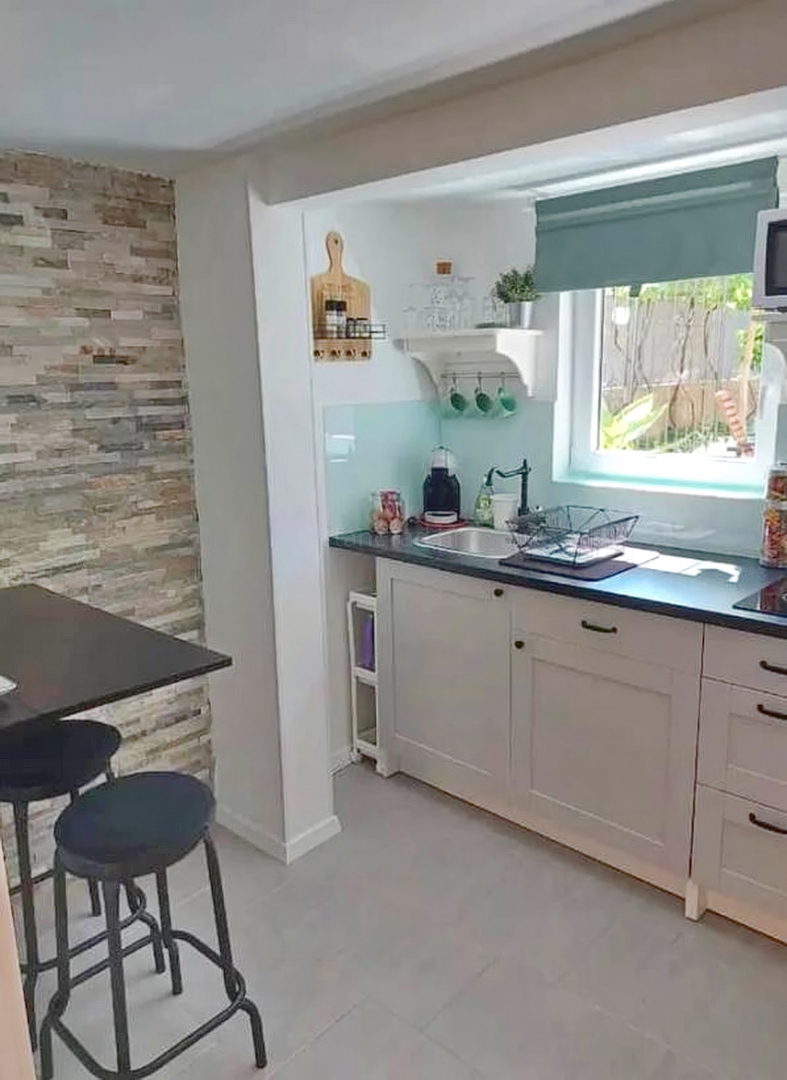 Krk, garsonjera v pritličju z vrtom!