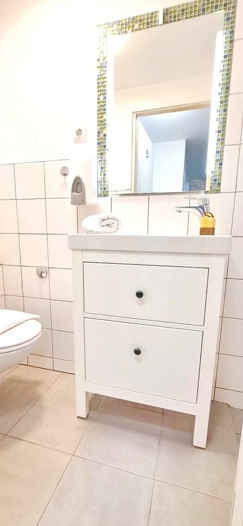 Krk, garsonjera v pritličju z vrtom!