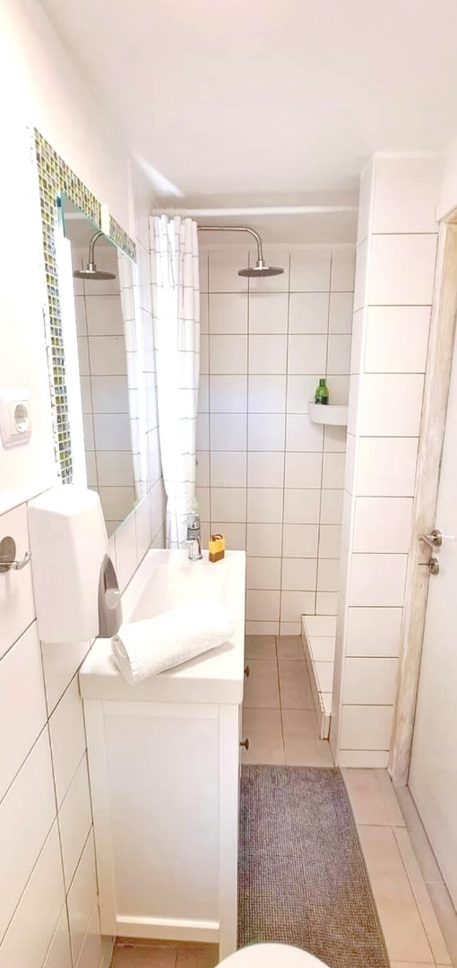 Krk, garsonjera v pritličju z vrtom!