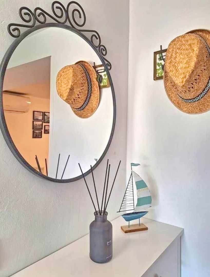 Krk, garsonjera v pritličju z vrtom!