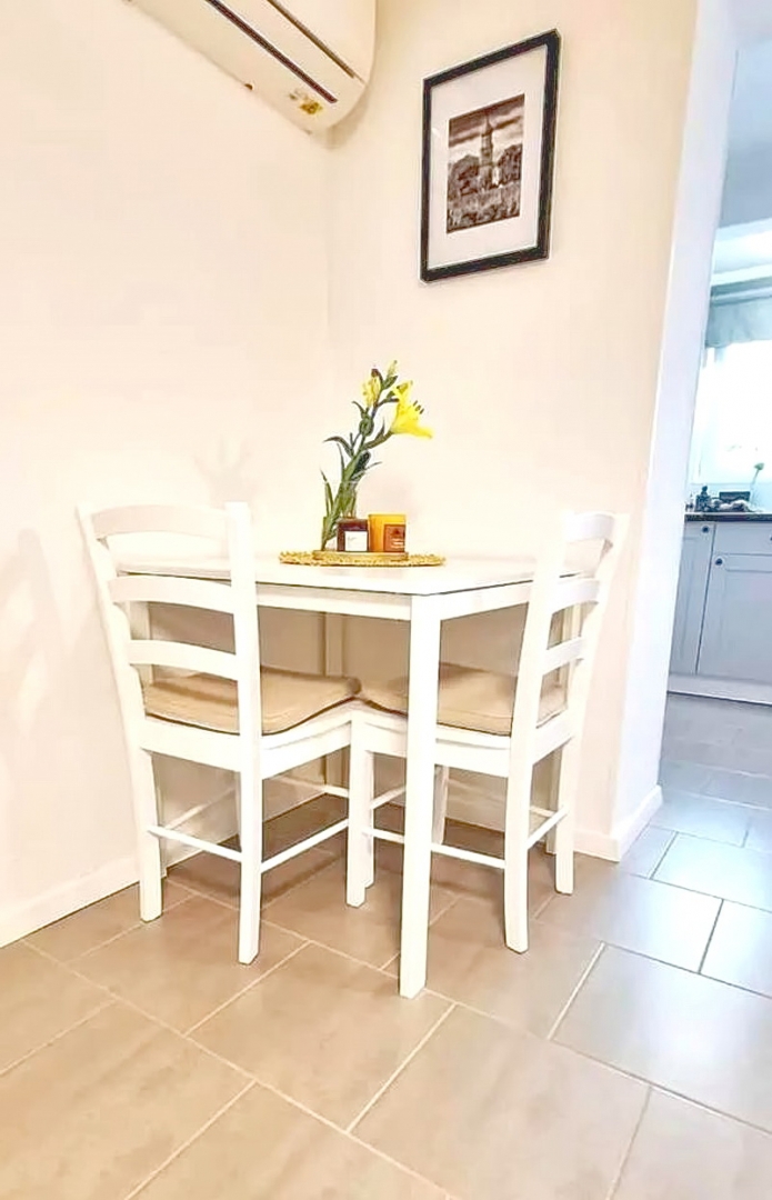 Krk, garsonjera v pritličju z vrtom!