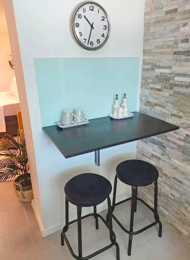 Krk, garsonjera v pritličju z vrtom!