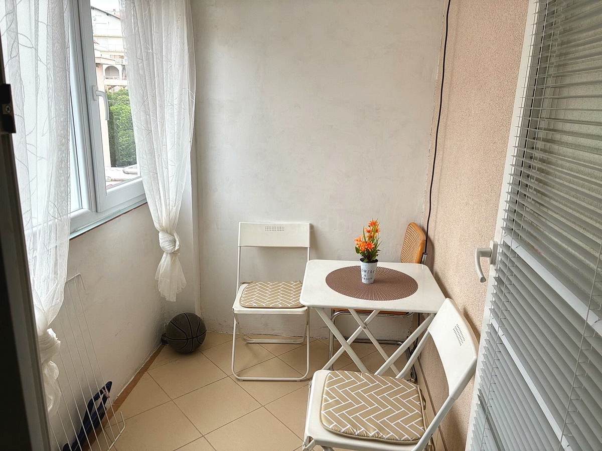 Novi Vinodolski, opremljena garsonjera v centru, 200 m od morja! Priložnost!