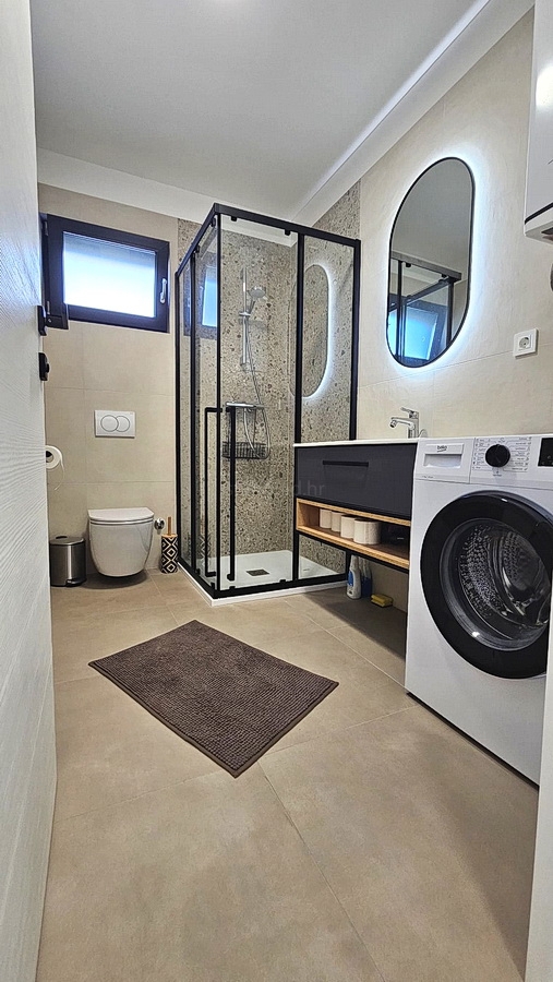 Omišalj, nov pritlični stan z vrtom in pogledom na morje!