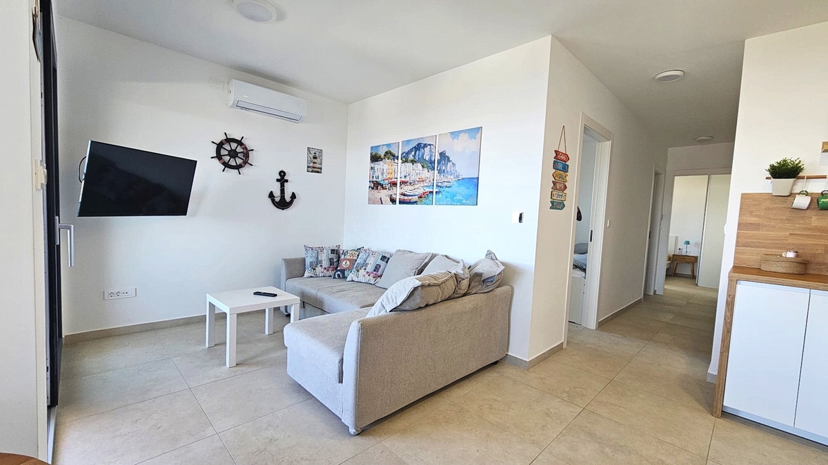 Omišalj, nov pritlični stan z vrtom in pogledom na morje!