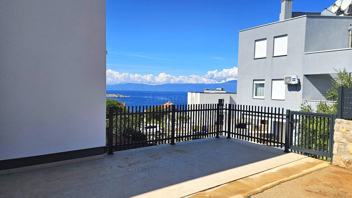 Omišalj, nov pritlični stan z vrtom in pogledom na morje!