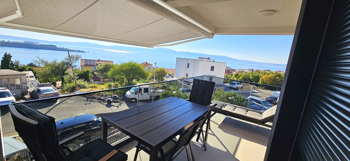 Omišalj, nov pritlični stan z vrtom in pogledom na morje!