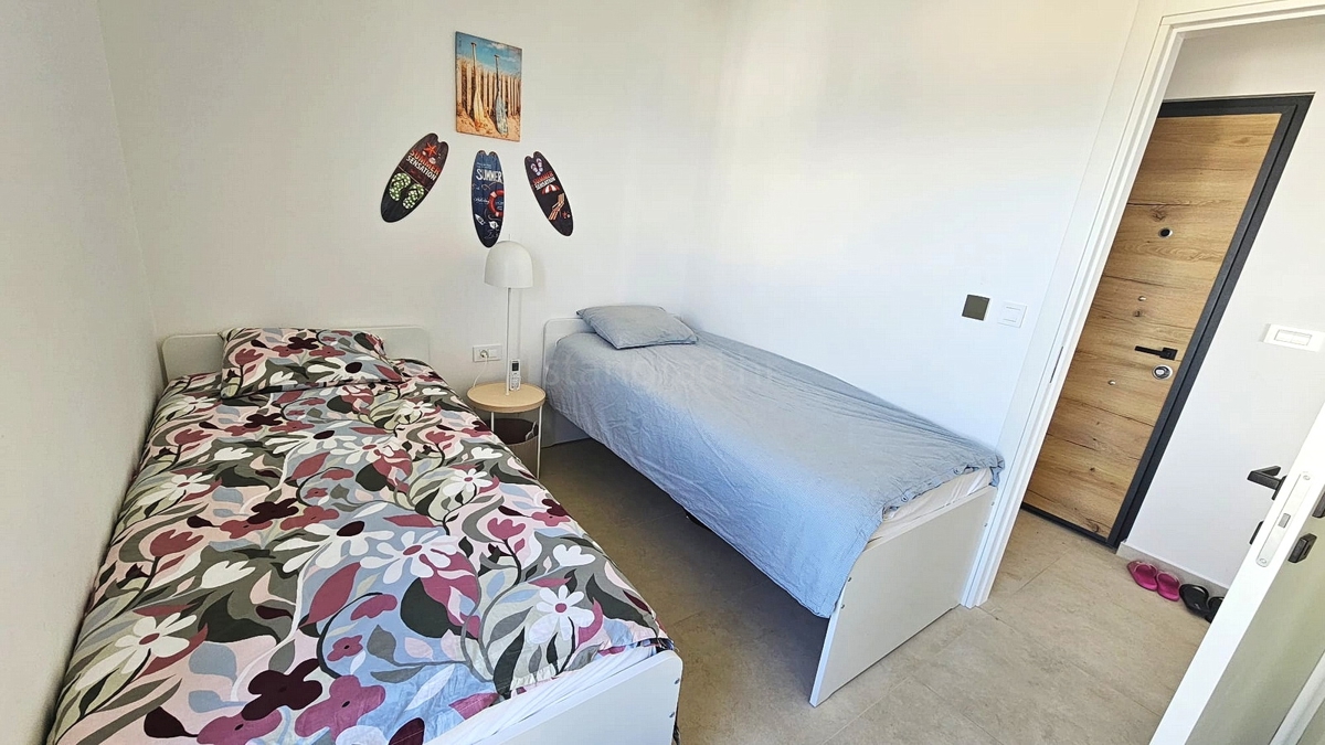 Omišalj, nov pritlični stan z vrtom in pogledom na morje!