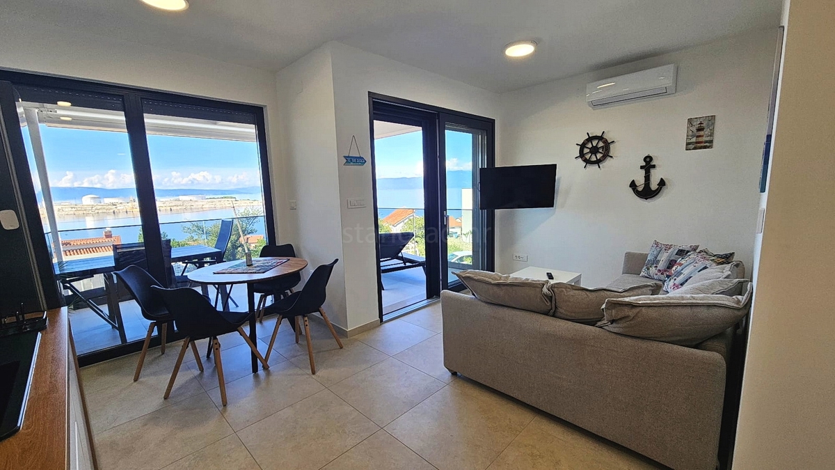 Omišalj, nov pritlični stan z vrtom in pogledom na morje!