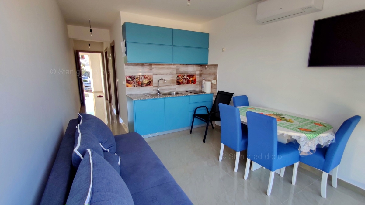 Otok Krk, Njivice, prodaja etaže hiše v prvem nadstropju z dvema apartmajema!