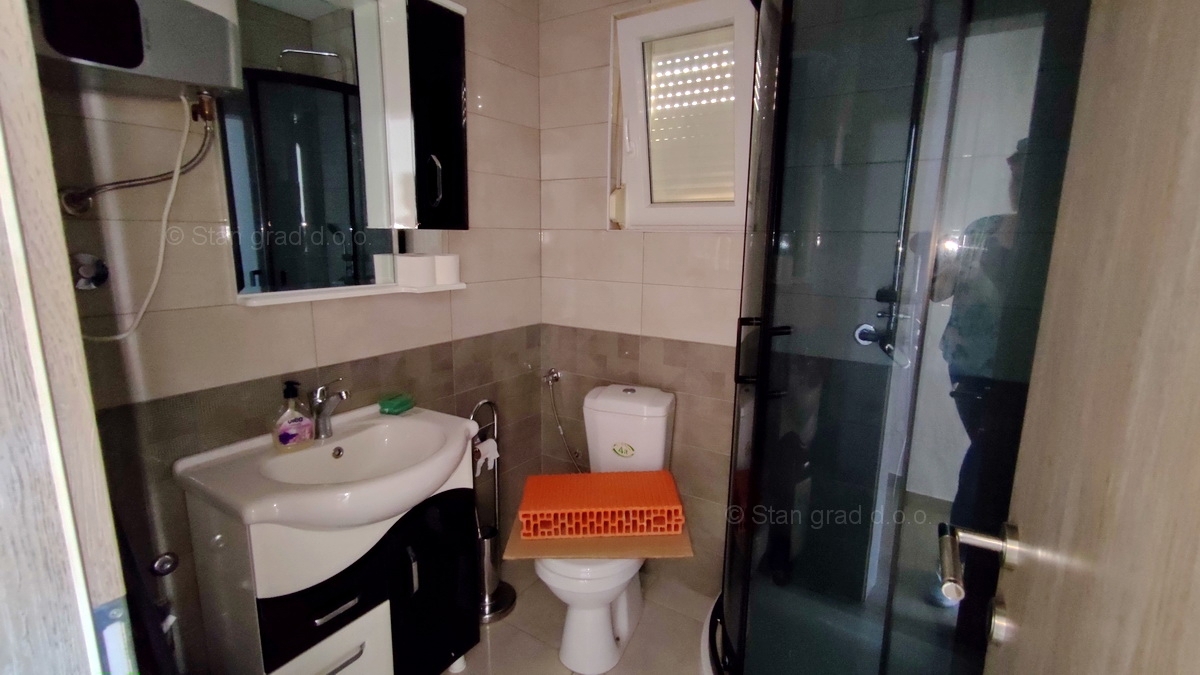 Otok Krk, Njivice, prodaja etaže hiše v prvem nadstropju z dvema apartmajema!