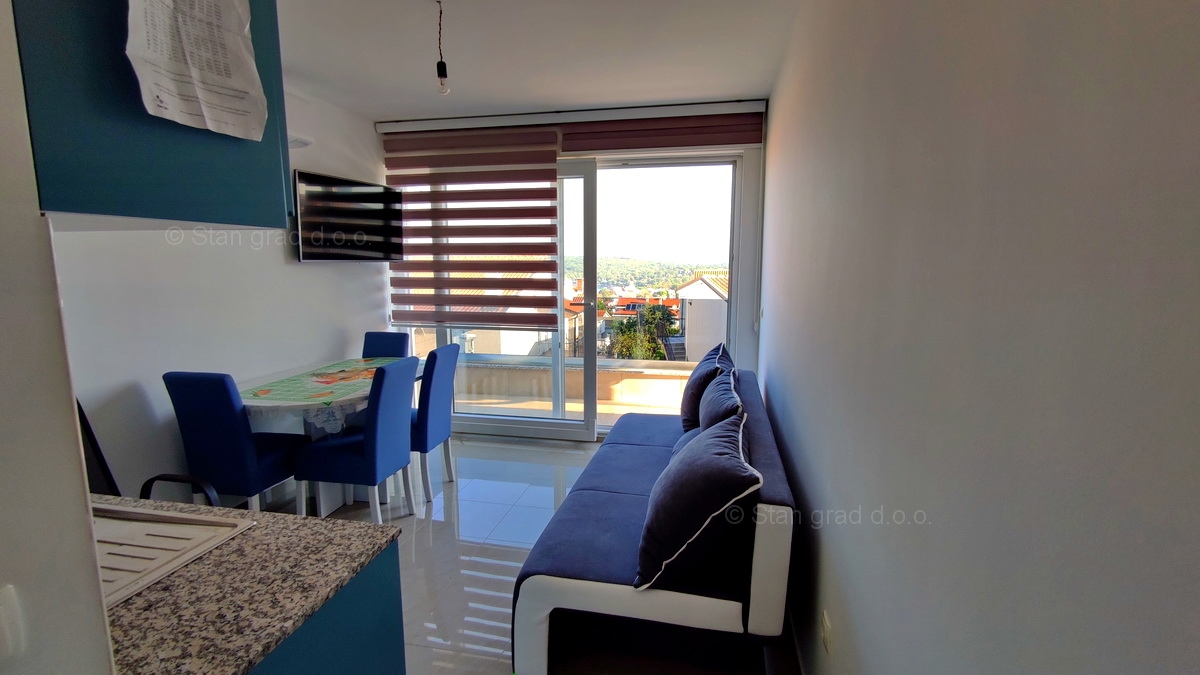 Otok Krk, Njivice, prodaja etaže hiše v prvem nadstropju z dvema apartmajema!