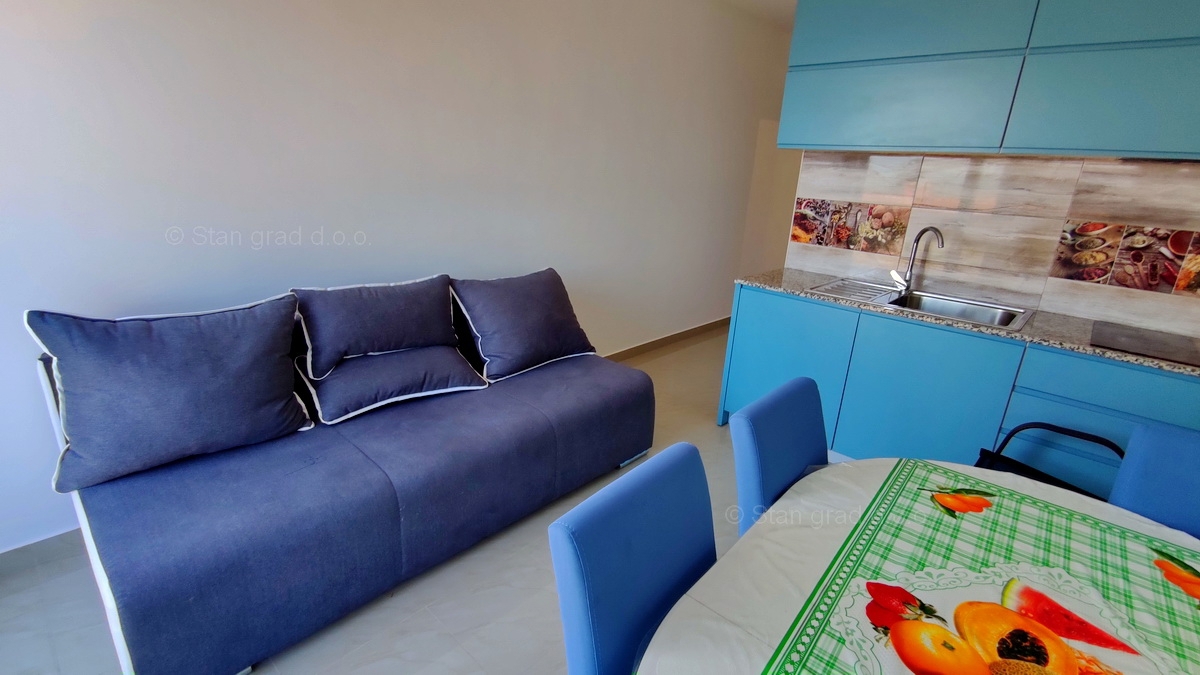 Otok Krk, Njivice, prodaja etaže hiše v prvem nadstropju z dvema apartmajema!