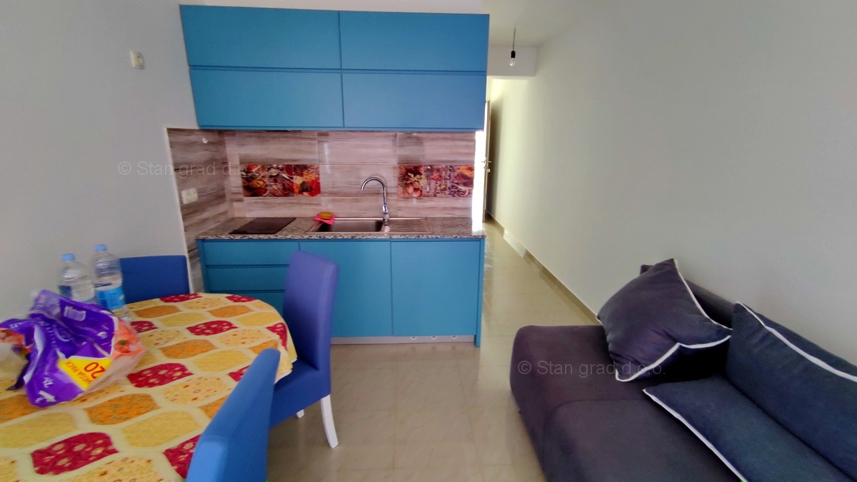 Otok Krk, Njivice, prodaja etaže hiše v prvem nadstropju z dvema apartmajema!