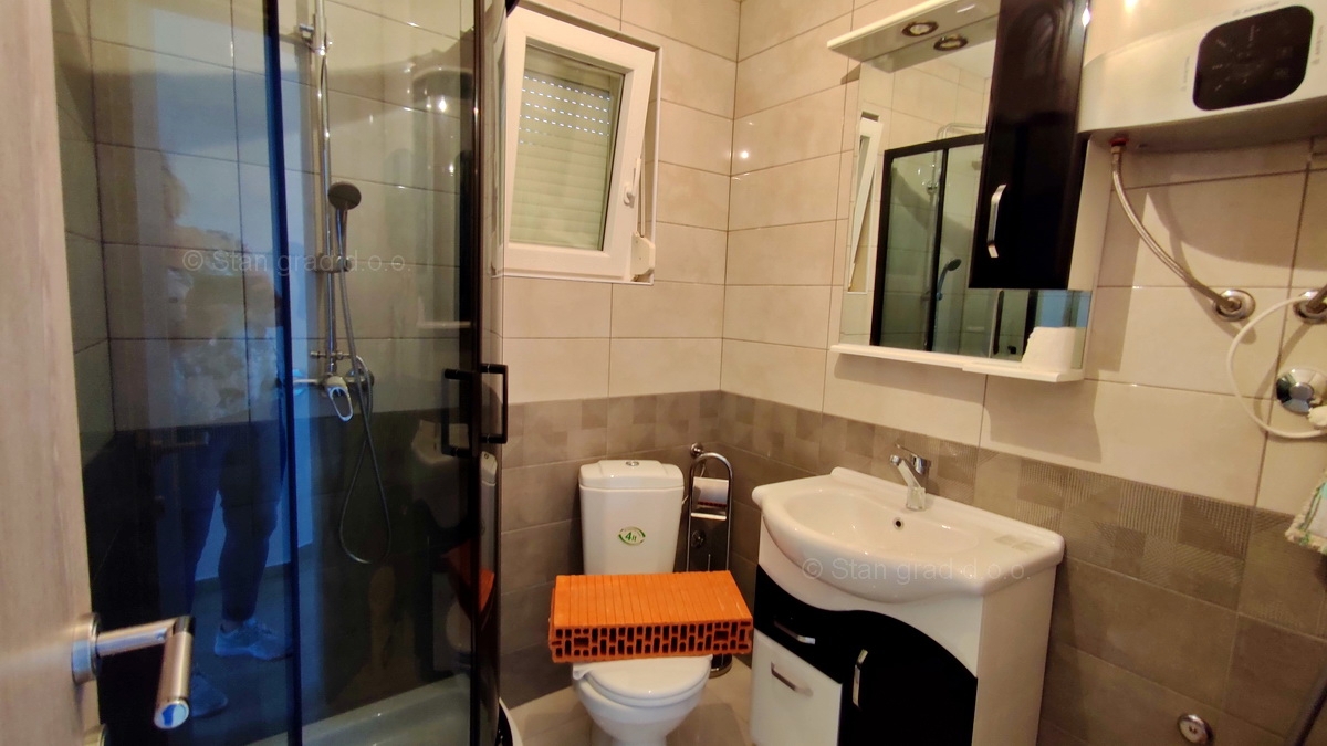 Otok Krk, Njivice, prodaja etaže hiše v prvem nadstropju z dvema apartmajema!