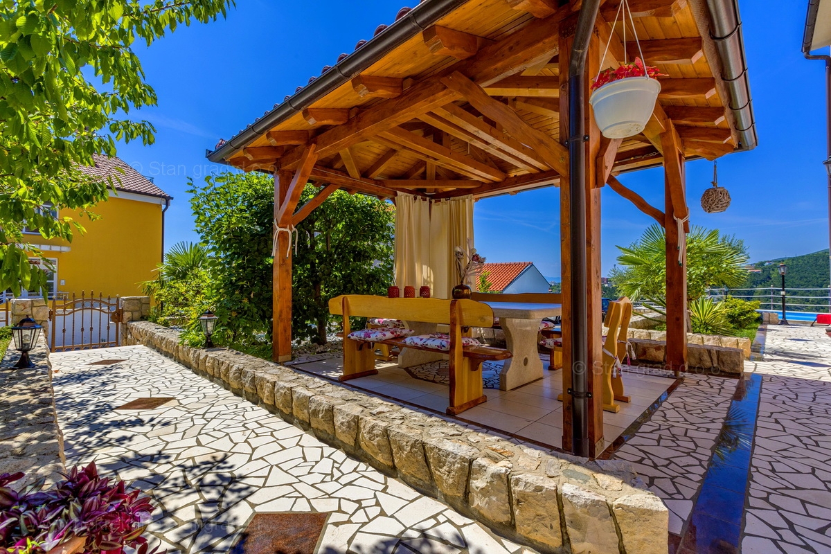 Crikvenica, luksuzna hiša z bazenom in prekrasnim pogledom na morje!