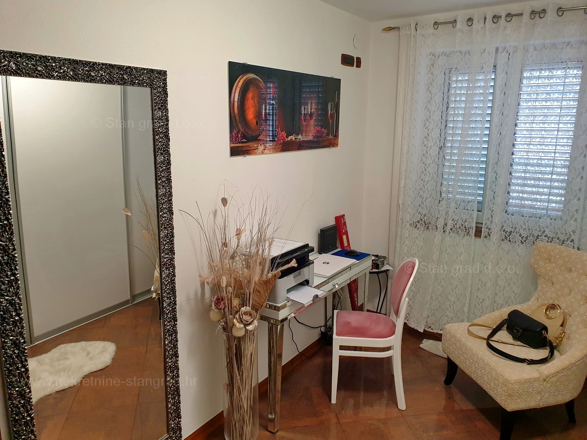Crikvenica, luksuzna hiša z bazenom in prekrasnim pogledom na morje!