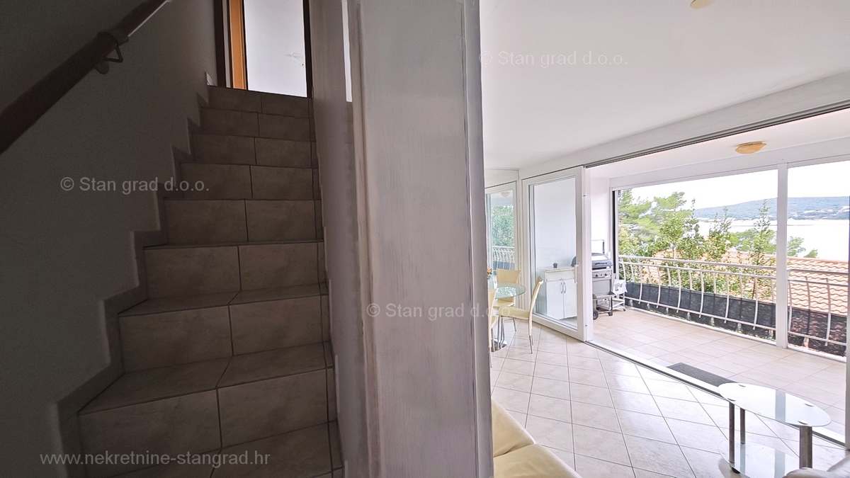 Zaliv Soline, dvoetažni apartma z odprtim pogledom na morje!