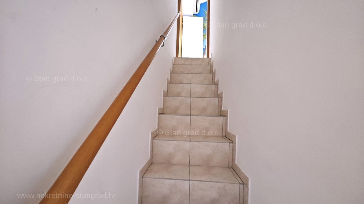 Zaliv Soline, dvoetažni apartma z odprtim pogledom na morje!