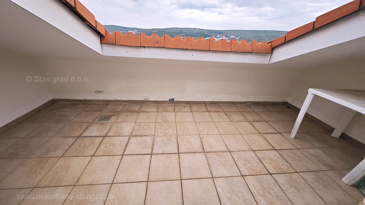Zaliv Soline, dvoetažni apartma z odprtim pogledom na morje!
